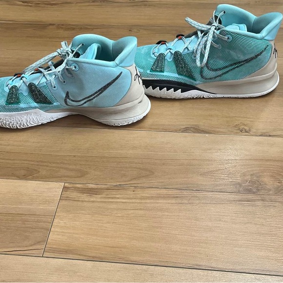 Nike Kyrie 7 ‘Copa’ - Picture 3 of 6